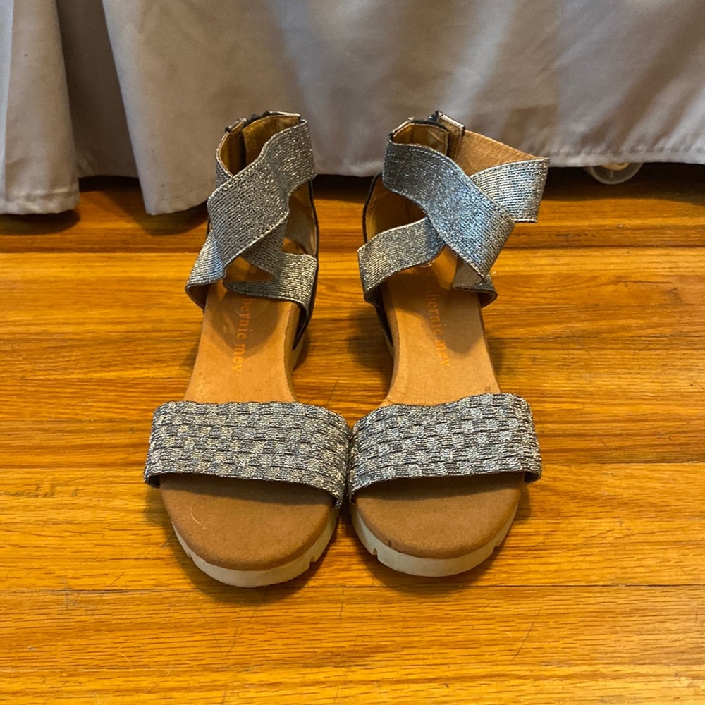 Bernie Mev back zip wedge sandals size 36